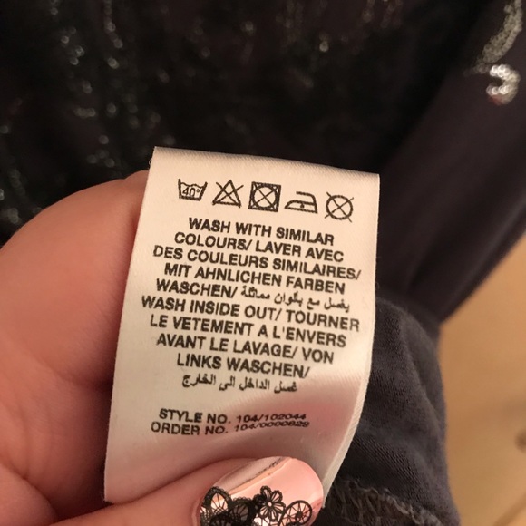 Gray Top with Silver Intricate Detailing 6x - Picture 6 of 6